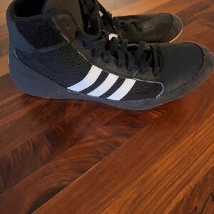 Adidas Wrestling shows — Black and White